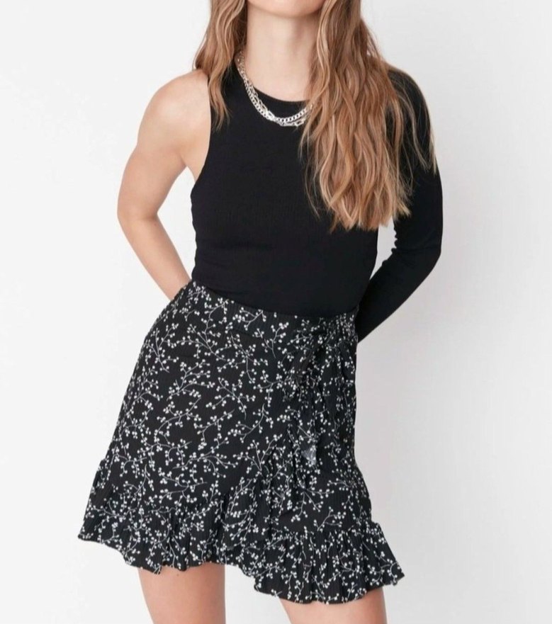 Siyah Fırfırlı Bağlamalı Mini Etek - Görsel 2