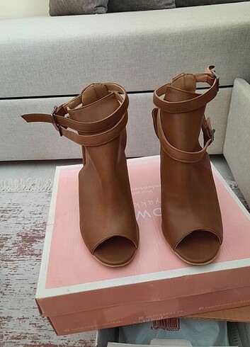 Topuklu ayakkabi - Görsel 3
