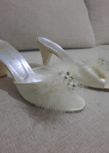 Beyaz Kürklü Stiletto Gelin Terliği - Görsel 2