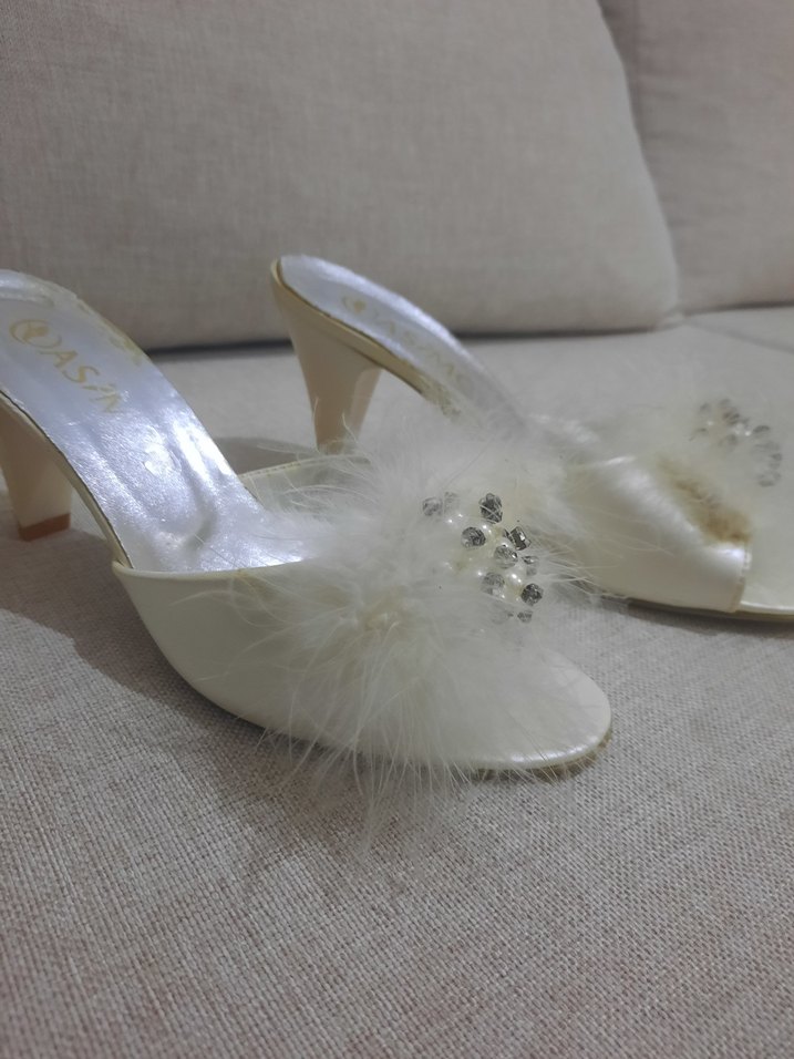 Beyaz Kürklü Stiletto Gelin Terliği - Görsel 2