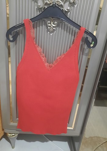 Dantel Detaylı Kırmızı V Yakalı Mini Atlet - Görsel 2