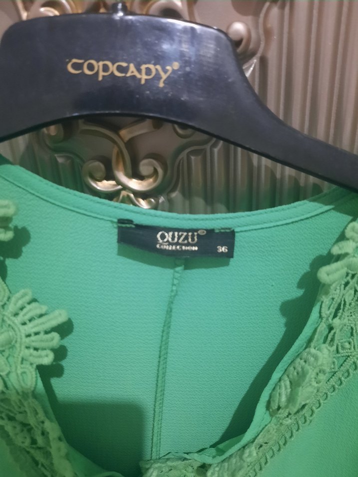 Dantel Detaylı V Yaka Yeşil Bluz - Görsel 3