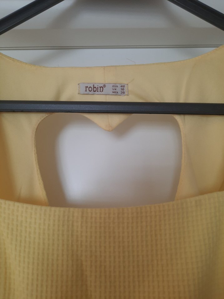 Sarı Midi V Yaka Kolsuz Pilili Elbise - Görsel 3