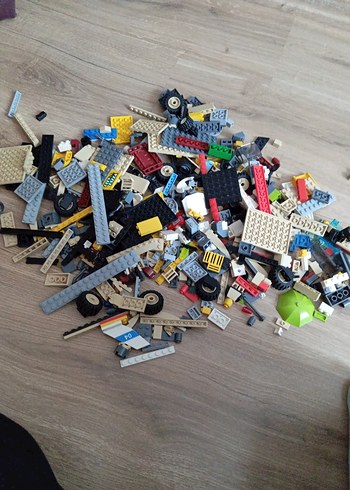 Beden Renk Çeşitli Renklerde Lego Parçaları