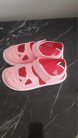Adidas sandalet