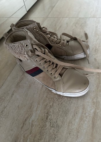 39 Beden Orjinal Tommy Hilfiger Bej Süet Kürklü Topuklu Kadın Spor
