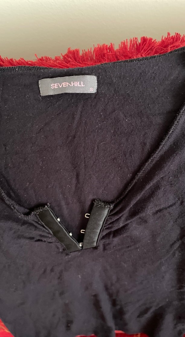 Siyah V Yaka Düğmeli Uzun Kollu Gotik Bluz - Görsel 2