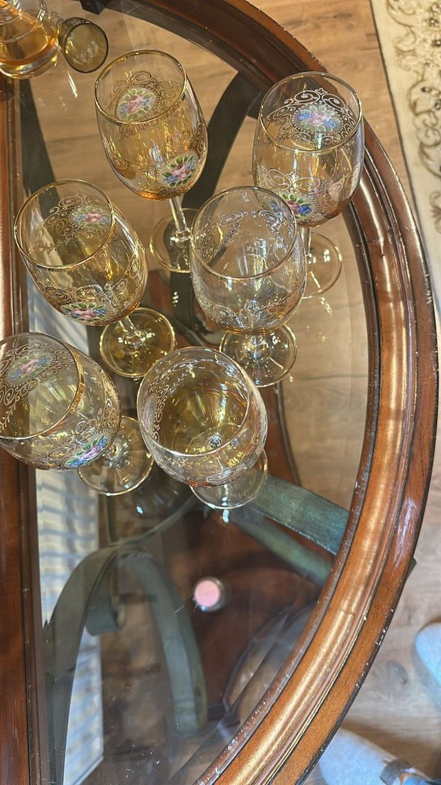 Altın renkli işlemeli ayaklı bardak seti - Görsel 3