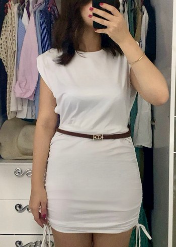 Beyaz büzgülü Elbise