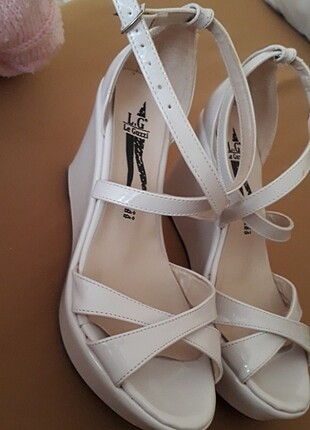 Zara Marka temsildir 36 yazıyo ama 38 e olur