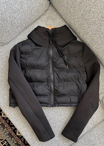 Zara Mont