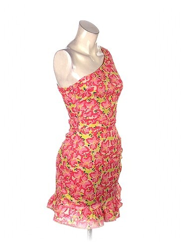 Diğer PreLoved Kısa Elbise %70 İndirimli.