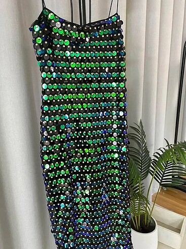 Zara Özel Tasarım Işıltı: İthal Pullu Elbise 850 Euro?ya alındı - Tüm