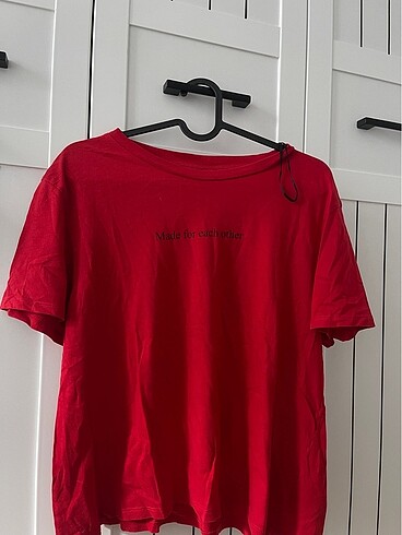 Kırmızı tshirt
