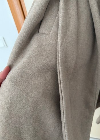 Zara Bej Kapüşonlu Kemerli Kaban
