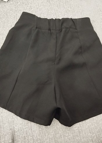 Kadın Siyah Piliseli Midi Kumaş şort - Görsel 3