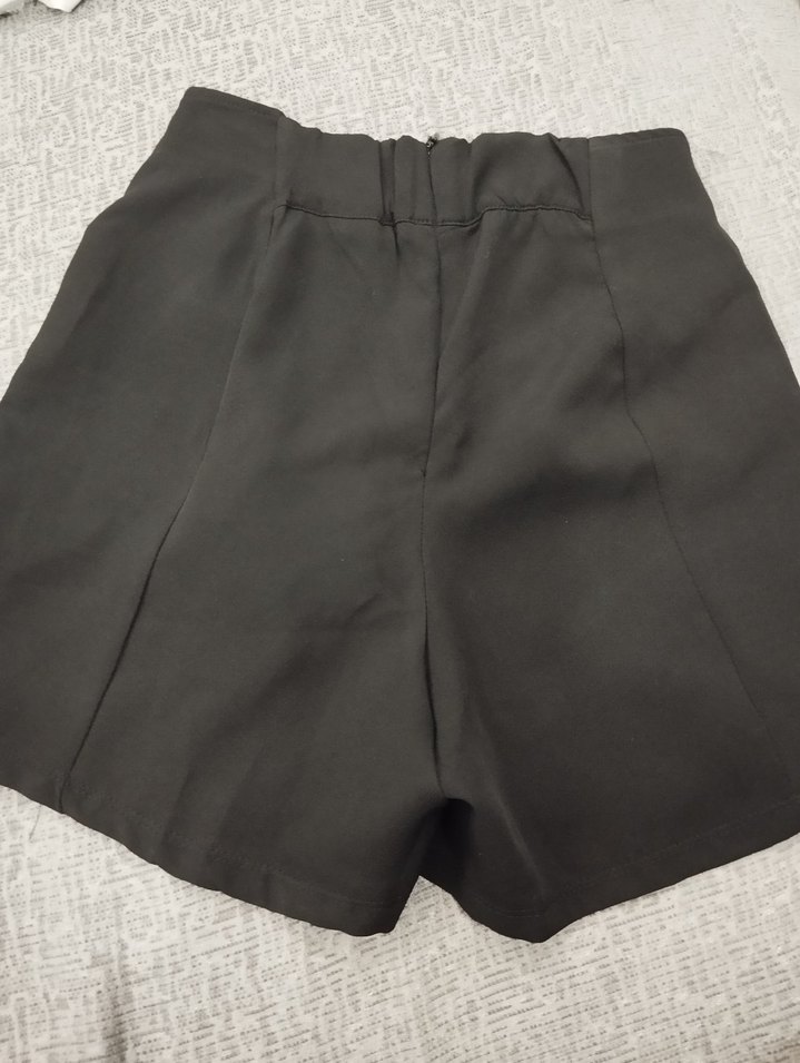 Kadın Siyah Piliseli Midi Kumaş şort - Görsel 3