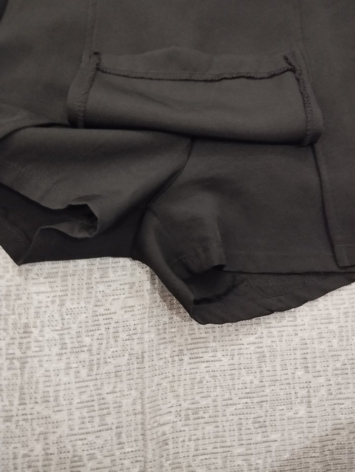 Kadın Siyah Piliseli Midi Kumaş şort - Görsel 2