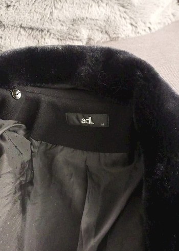 siyah Midi Kadın Kaban - Peluş Detaylı - Görsel 2