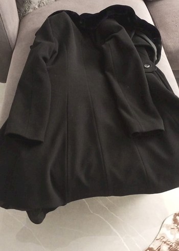 siyah Midi Kadın Kaban - Peluş Detaylı - Görsel 4