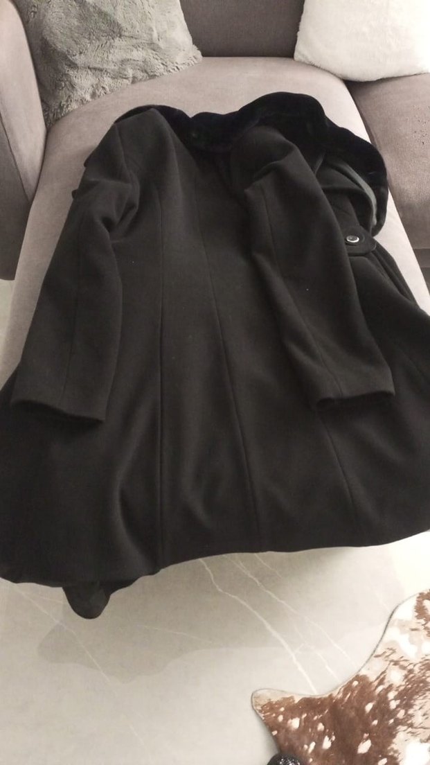 siyah Midi Kadın Kaban - Peluş Detaylı - Görsel 4