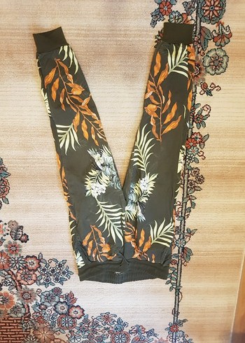 Trendyol & Milla Haki Tropik Desenli Rahat Jogger Pantolon