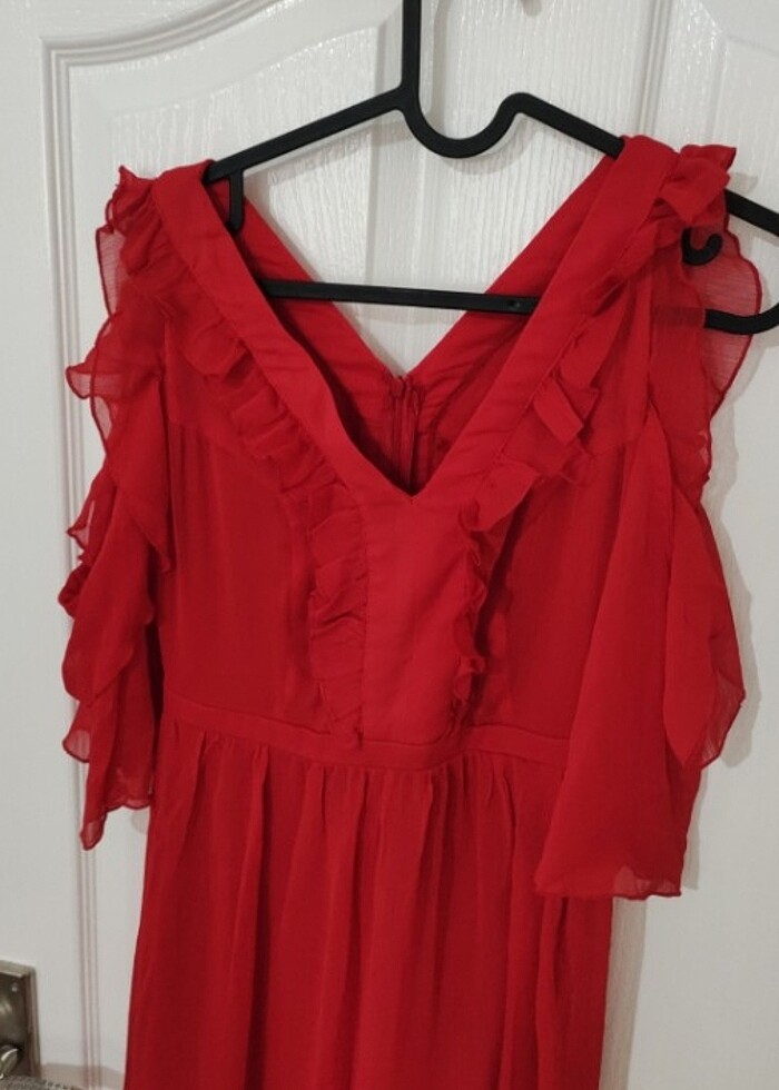 Trendyolmilla kırmızı omuz dekolteli abiye elbise - Görsel 2