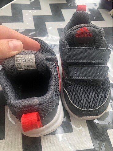 22 Beden siyah Renk Adidas ayakkabı