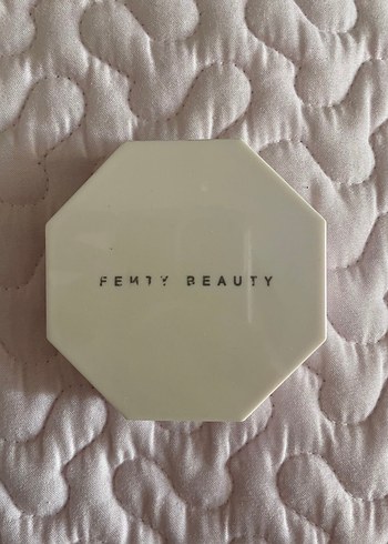 Fenty Beauty ürünü
