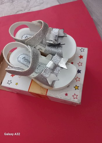 Kız Çocuk Gümüş Simli Fiyonk Detaylı Sandalet - Görsel 4