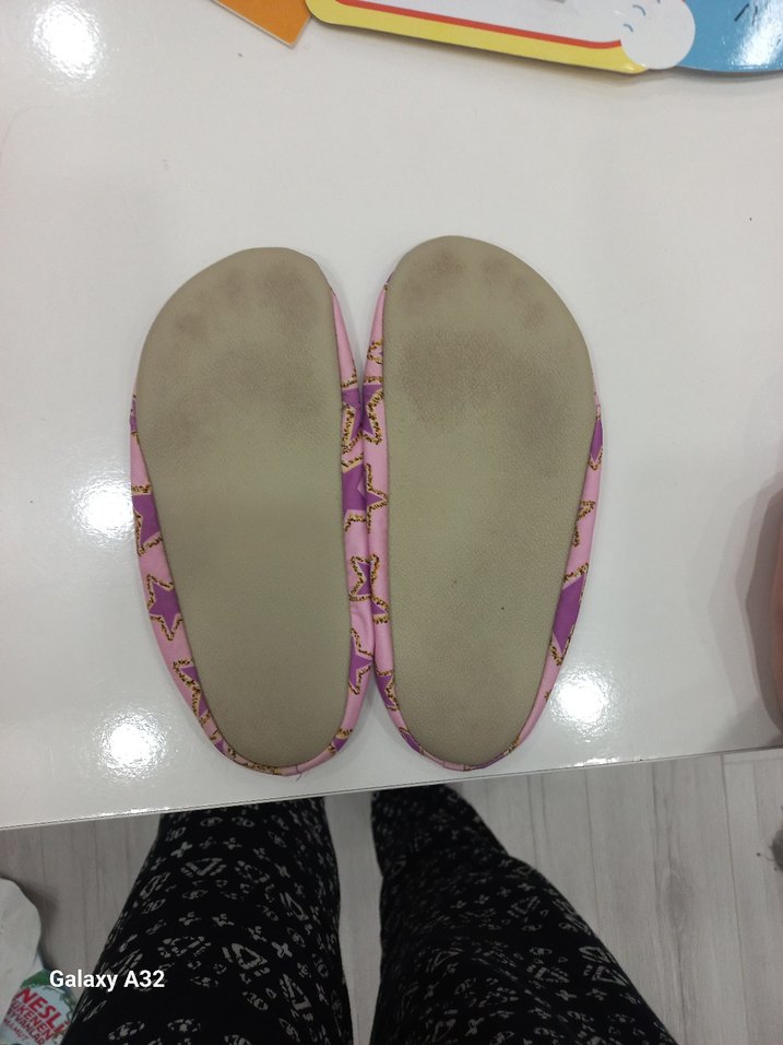 Kız Çocuk Pembe Yıldızlı Kaydırmaz Terlik - Görsel 3