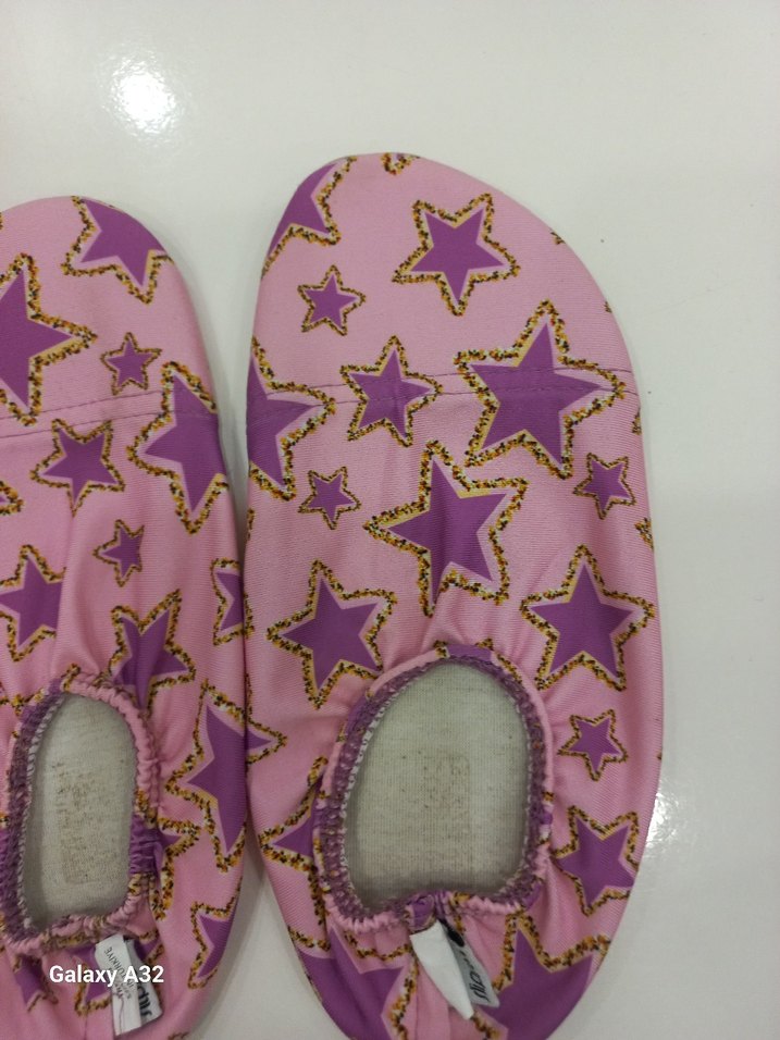 Kız Çocuk Pembe Yıldızlı Kaydırmaz Terlik - Görsel 2