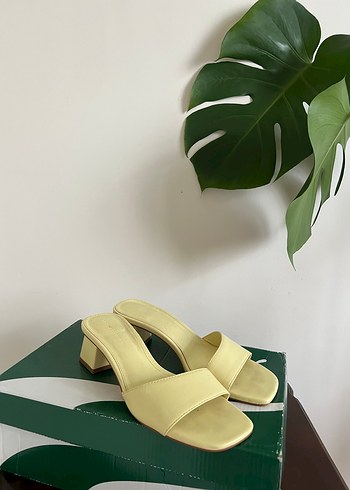 Sarı Blok Topuklu Kadın Terlik - Görsel 2