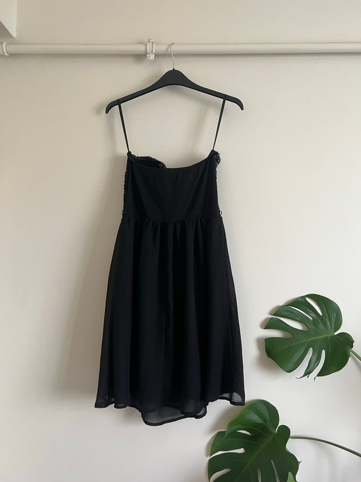 Üstü Payetli Altı Tül Siyah Mini Straplez Elbise - Görsel 2