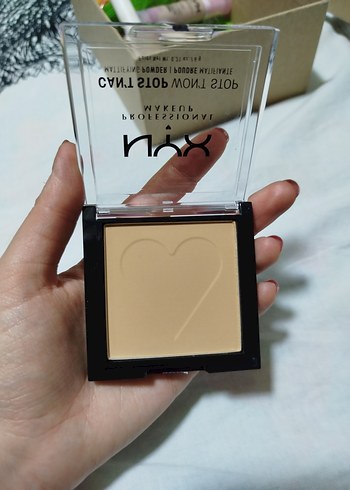 NYX Parlatıcı Bej Pudra - Görsel 4
