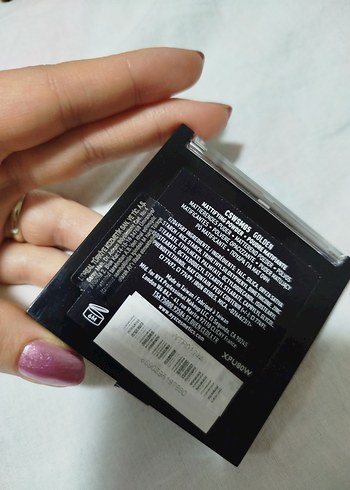 NYX Parlatıcı Bej Pudra - Görsel 3