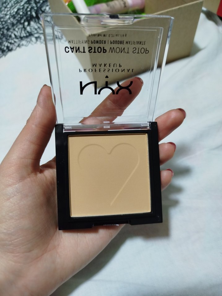 NYX Parlatıcı Bej Pudra - Görsel 4
