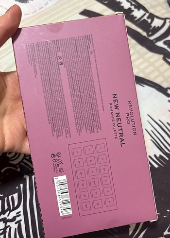 Revolution Pro New Neutral Romance Far Paleti - Görsel 2