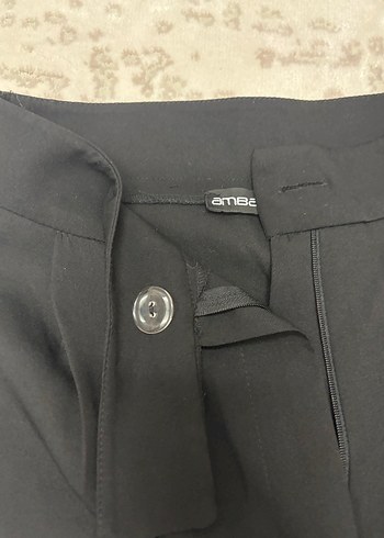 Siyah Kemerli Rahat Kesim Kadın Kumaş Pantolon - Görsel 3