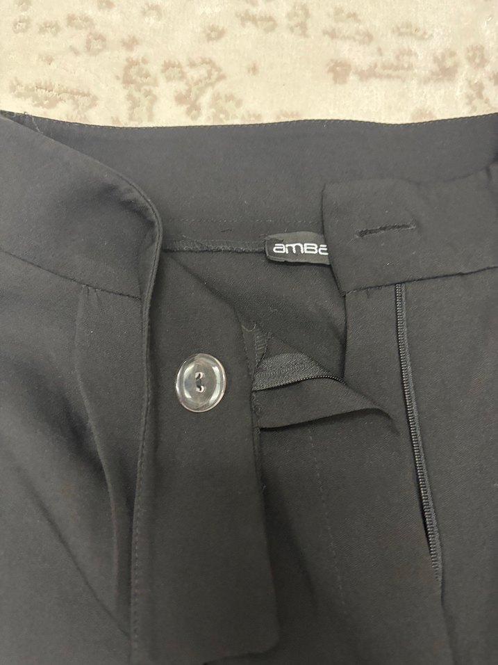 Siyah Kadın Kemerli Midi Kumaş Pantolon - Görsel 3