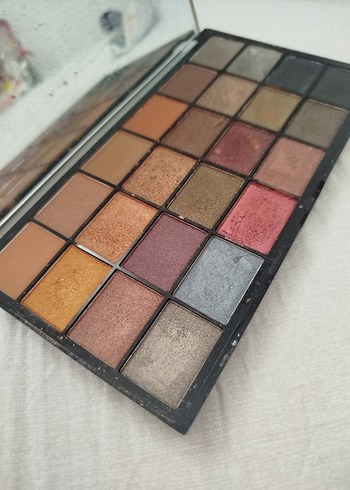 Beden Renk Makeup Revolution Parlak Far Paleti