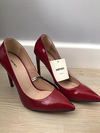 Kırmızı stiletto