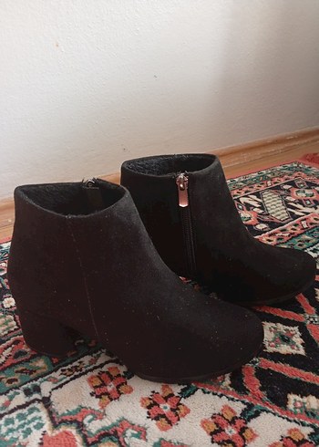 Siyah Süet Topuklu Kadın Bot - Görsel 3