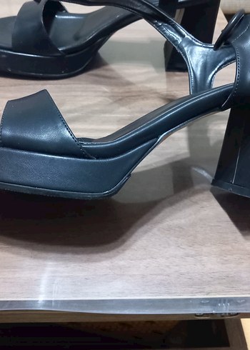 Kadın Siyah Platform Topuklu Sandalet - Görsel 2