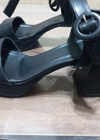 Kadın Siyah Platform Topuklu Sandalet - Görsel 3