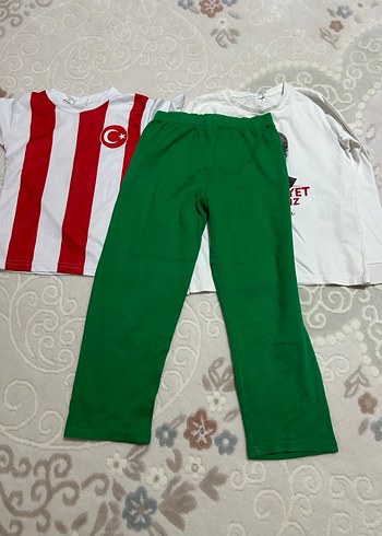 Erkek Çocuk Beyaz Baskılı Sweatshirt ve Yeşil Eşofman - Görsel 2