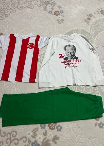 Erkek Çocuk Beyaz Baskılı Sweatshirt ve Yeşil Eşofman - Görsel 3