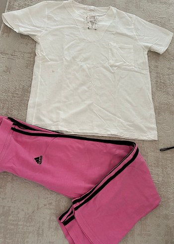 Beyaz V Yaka Tişört ve Pembe Eşofman Altı - Görsel 6