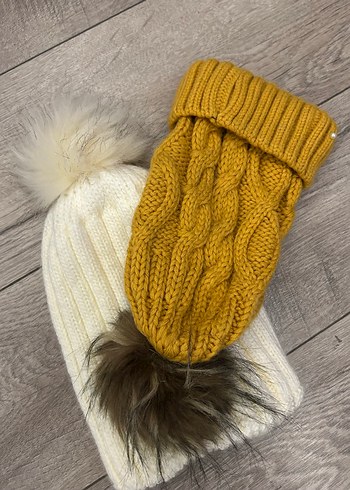 Kadın Beyaz Örgü Bere Ponponlu - Görsel 4