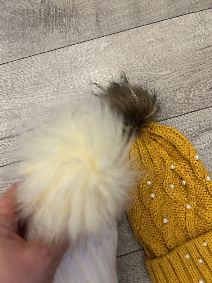 Kadın Beyaz Örgü Bere Ponponlu - Görsel 3